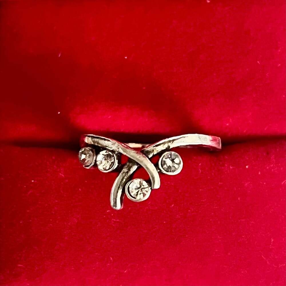 Vintage Silver Tone Curved Cubic Zirconia Statement Ring Size 6